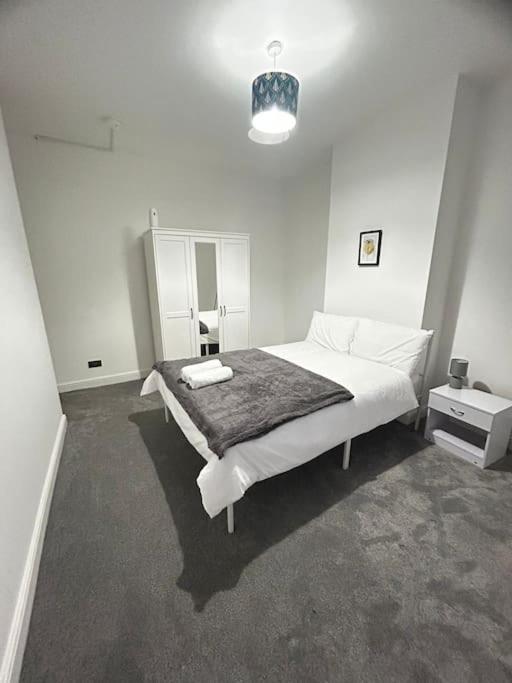 Lovely 5Br Home In Manchester. Close To The City エクステリア 写真