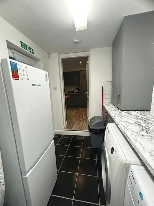 Lovely 5Br Home In Manchester. Close To The City エクステリア 写真
