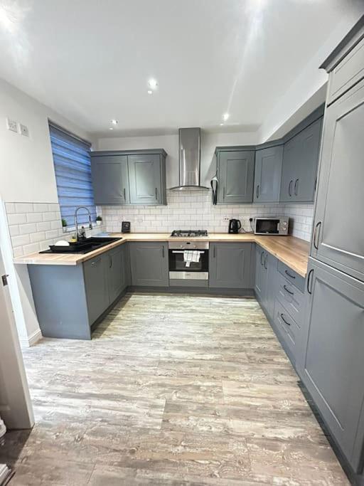Lovely 5Br Home In Manchester. Close To The City エクステリア 写真