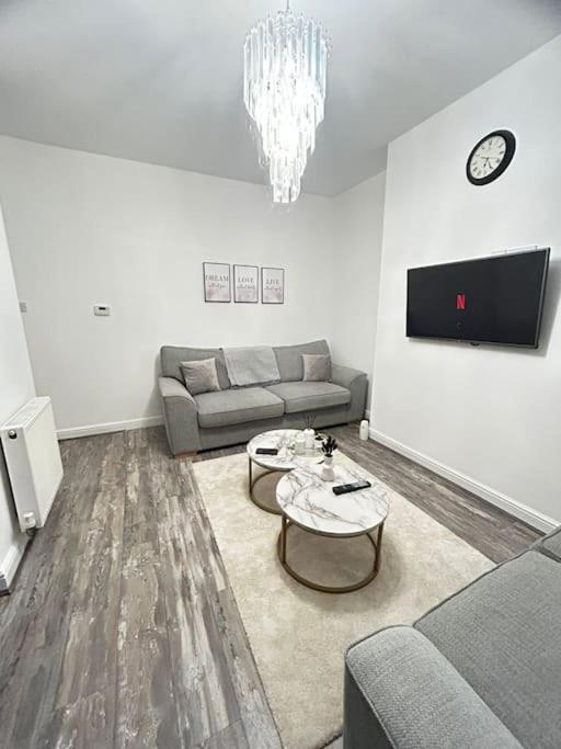 Lovely 5Br Home In Manchester. Close To The City エクステリア 写真