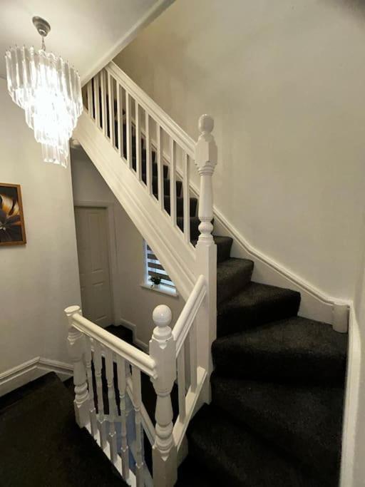 Lovely 5Br Home In Manchester. Close To The City エクステリア 写真