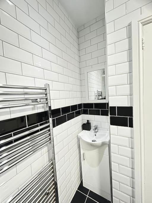 Lovely 5Br Home In Manchester. Close To The City エクステリア 写真