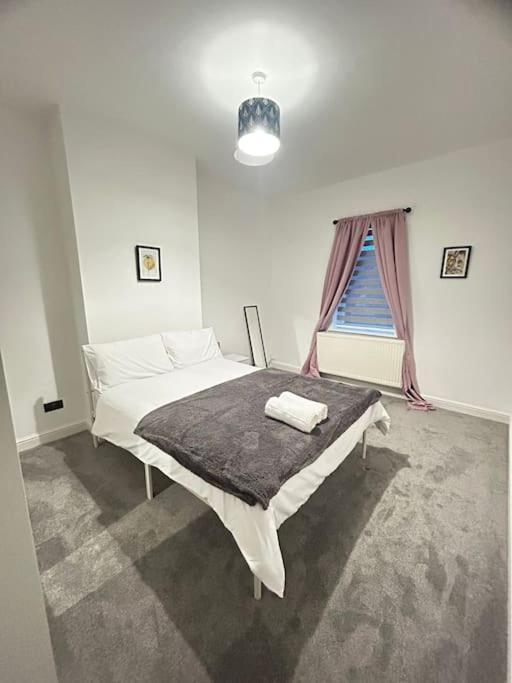 Lovely 5Br Home In Manchester. Close To The City エクステリア 写真